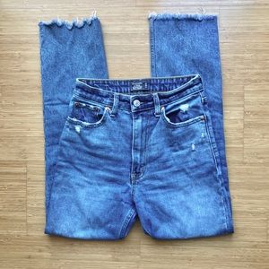 HOLD 💙A&F Zoe Natural Rise Ankle Straight Jeans💙